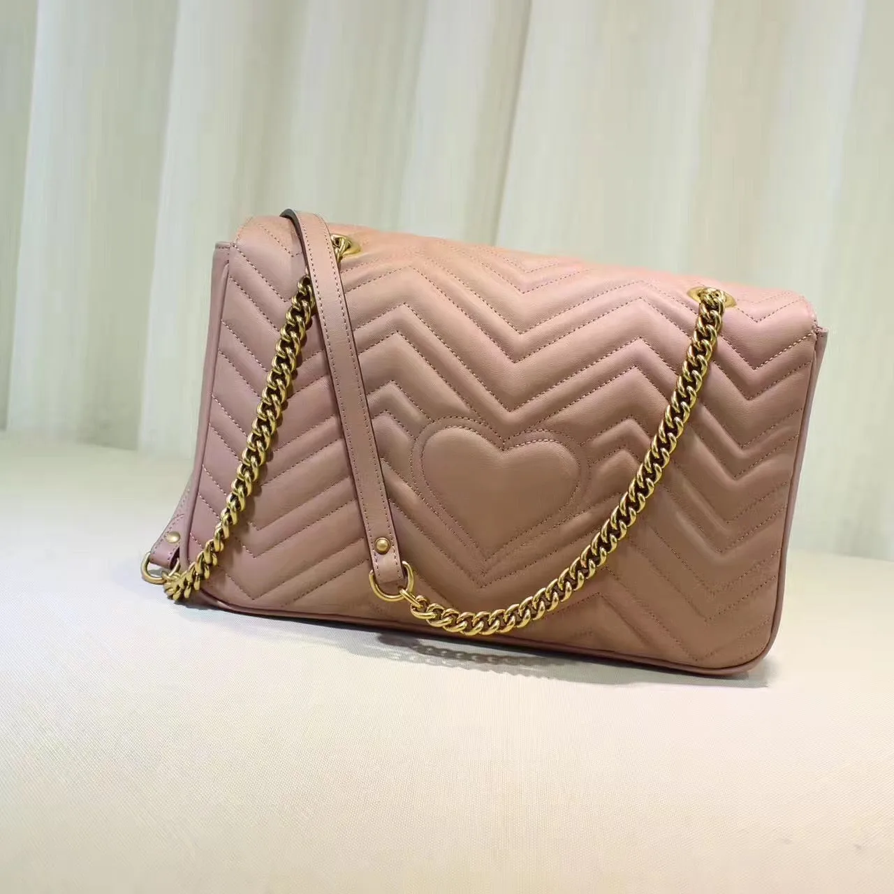 Bolsa GG Marmont medium matelassé Gucci - Loja Must Have