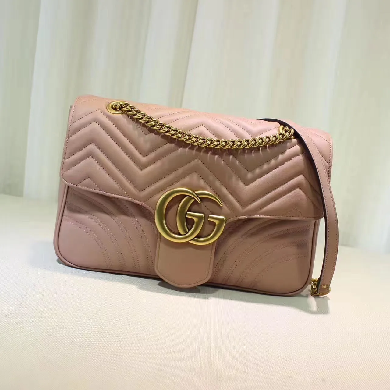 Bolsa GG Marmont medium matelassé Gucci - Loja Must Have