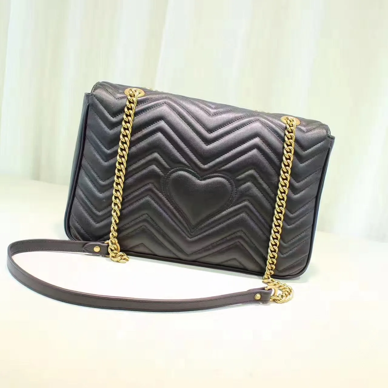 Bolsa GG Marmont medium matelassé Gucci - Loja Must Have