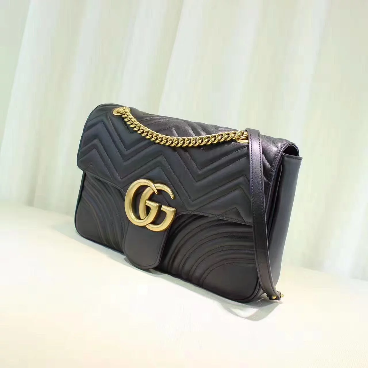 Bolsa GG Marmont medium matelassé Gucci - Loja Must Have