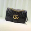 Bolsa GG Marmont medium matelassé Gucci - Loja Must Have