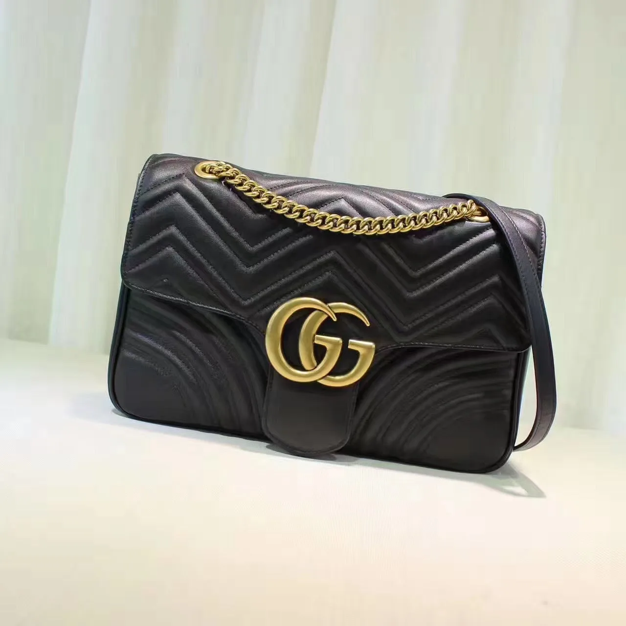 Bolsa GG Marmont medium matelassé Gucci - Loja Must Have