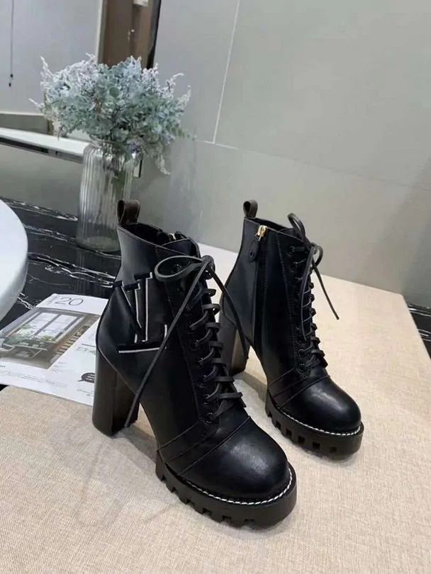 Bota Louis Vuitton Ankle Boot Star Trail Logo – Loja Must Have