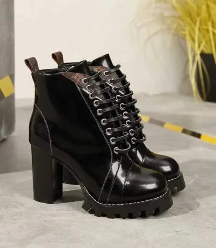 Bota Cano Baixo L V - Comprar em Lys Shoetique