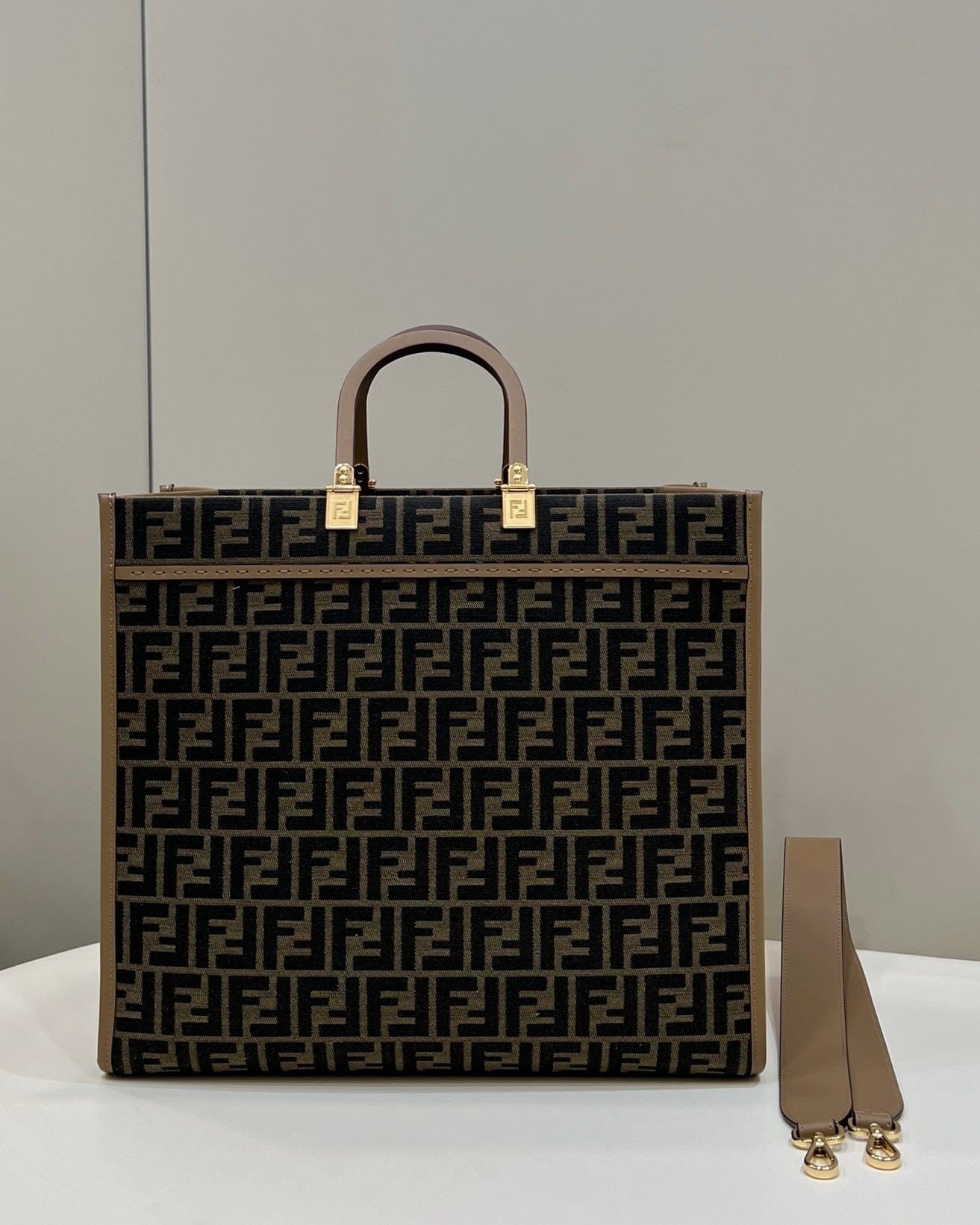 Bolsa Fendi FF grande Sunshine Shopper Motif Marrom – Loja Must Have