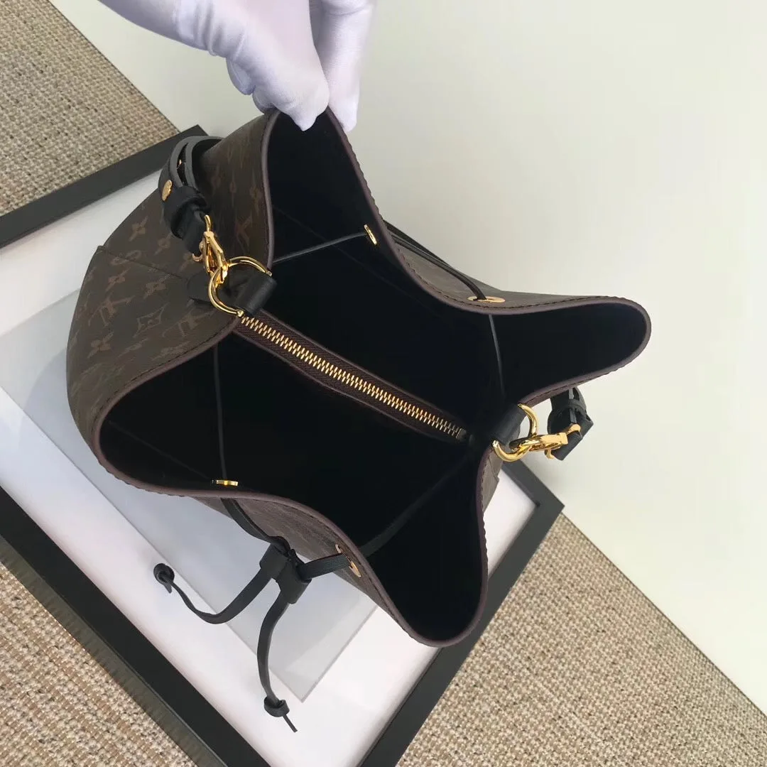 Bolsa Néonoé Monogram Louis Vuitton - Loja Must Have