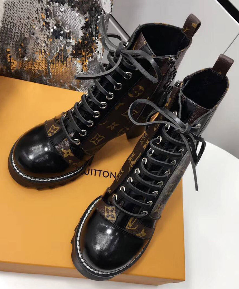 Bota Louis Vuitton Ankle Boot Star Trail Logo – Loja Must Have