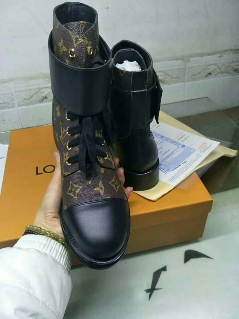 Bota Louis Vuitton Wonderland Flat Ranger Monograma Original