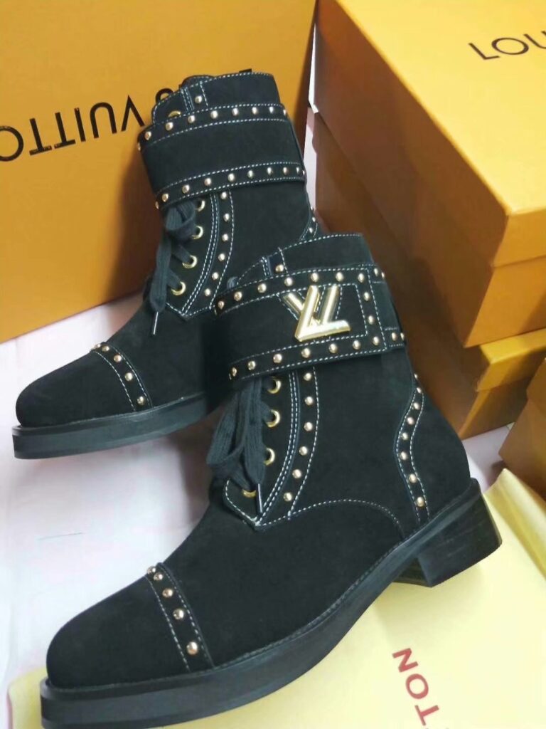 Bota Wonderland Tachas Louis Vuitton - Loja Must Have