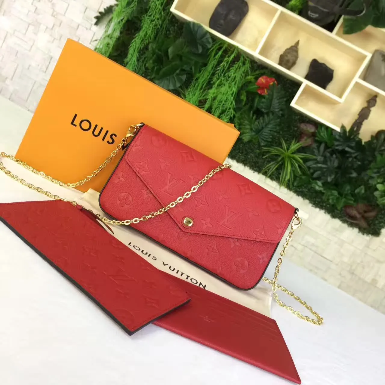 Clutch Louis Vuitton Pochette Felicie Monogram Empreinte - Loja Must Have