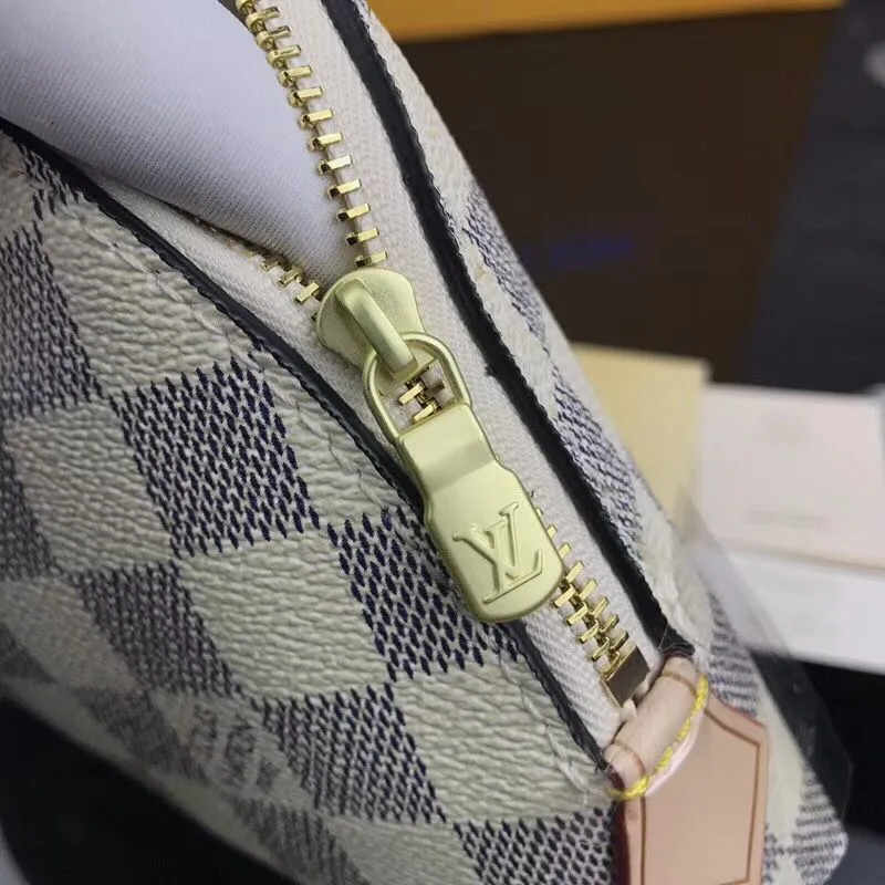 Necessaire Cosmetic Pouch Louis Vuitton - Loja Must Have