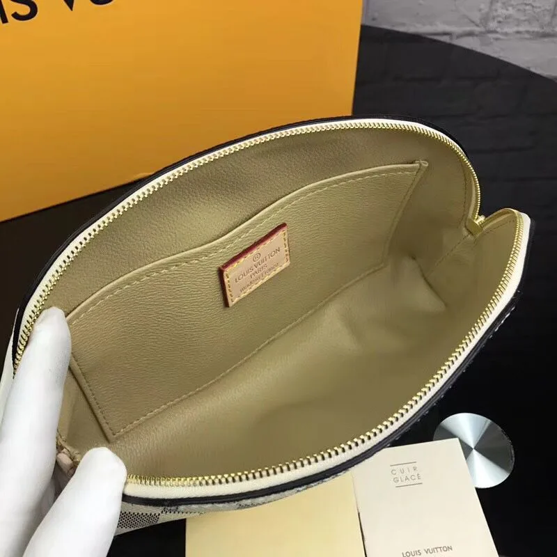 Necessaire Cosmetic Pouch Louis Vuitton - Loja Must Have