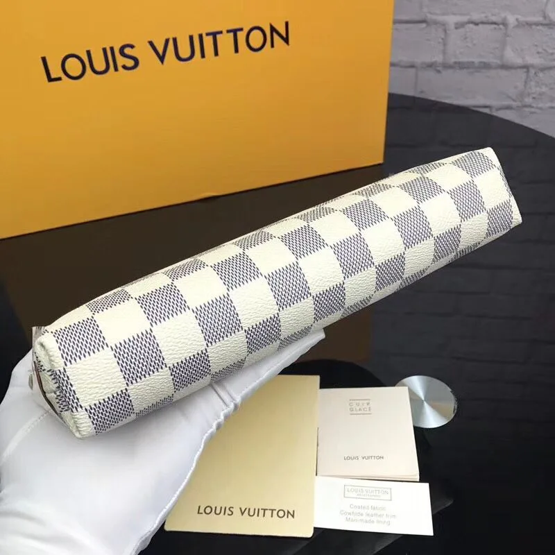 Necessaire Cosmetic Pouch Louis Vuitton - Loja Must Have