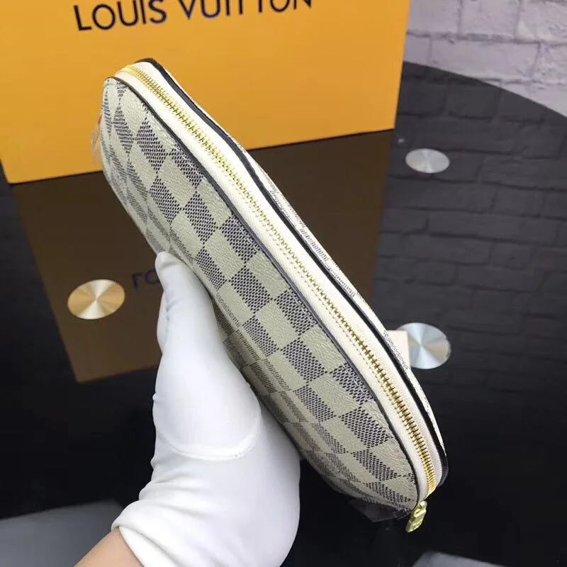 Necessaire Cosmetic Pouch Louis Vuitton - Loja Must Have