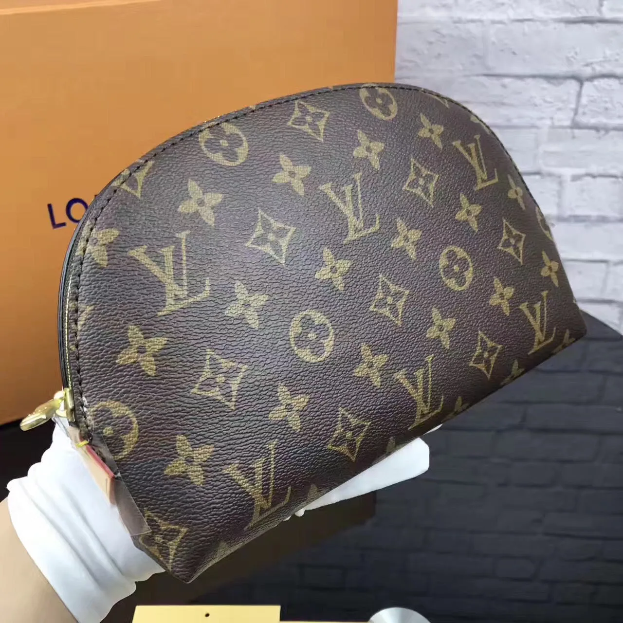 Necessaire Cosmetic Pouch Louis Vuitton - Loja Must Have