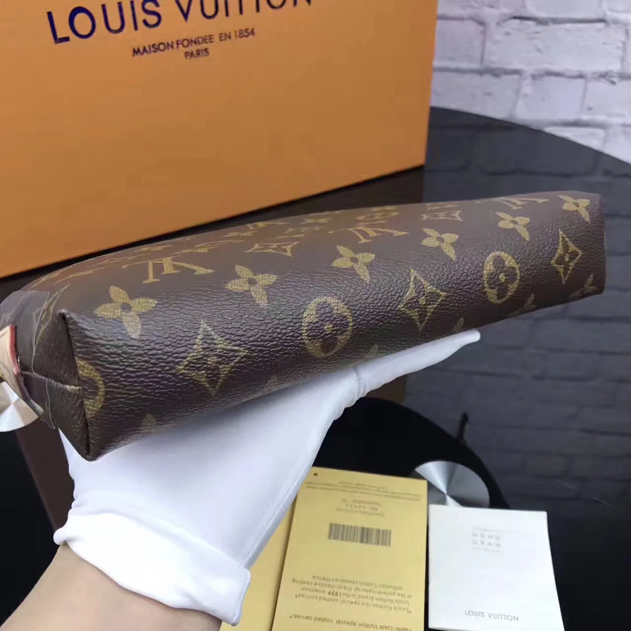 Necessaire Cosmetic Pouch Louis Vuitton - Loja Must Have