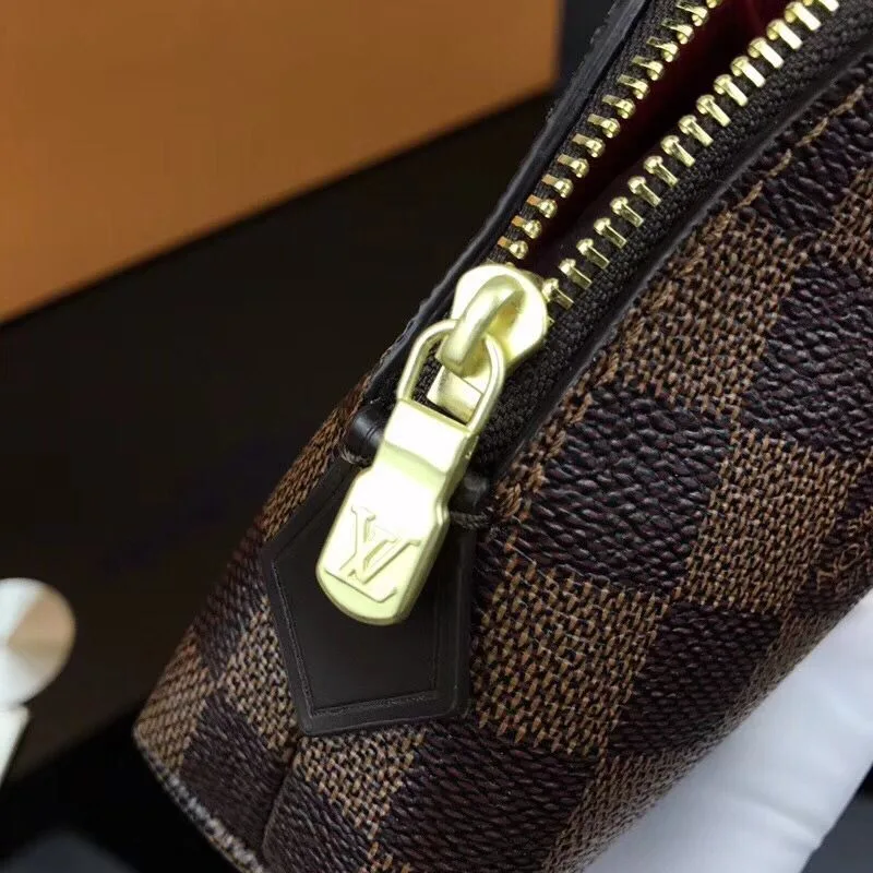 Necessaire Cosmetic Pouch Louis Vuitton - Loja Must Have