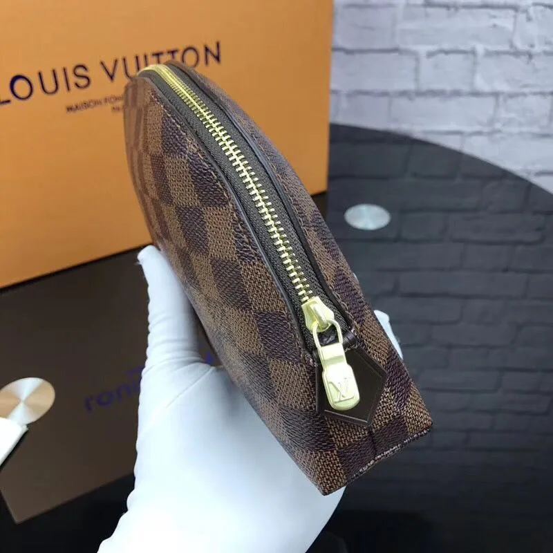 Necessaire Cosmetic Pouch Louis Vuitton - Loja Must Have