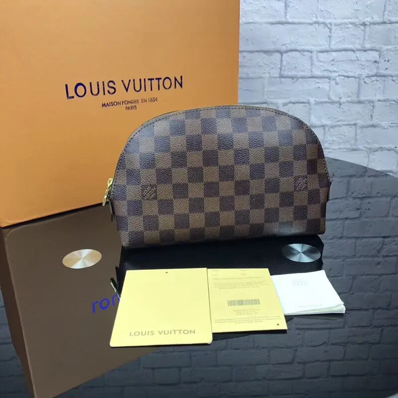 Necessaire Cosmetic Pouch Louis Vuitton - Loja Must Have