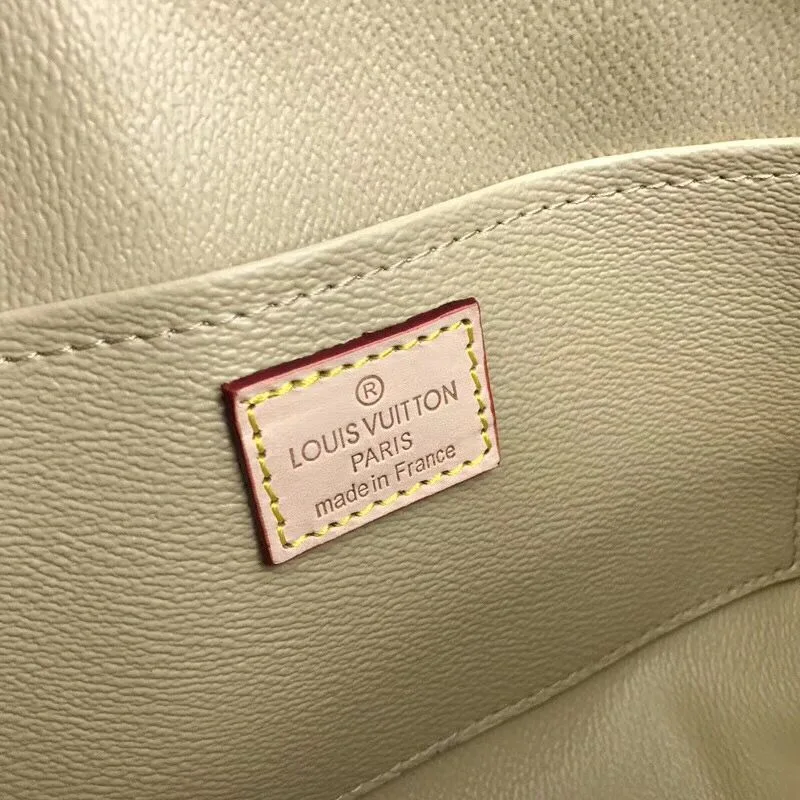 Necessaire Cosmetic Pouch Louis Vuitton - Loja Must Have