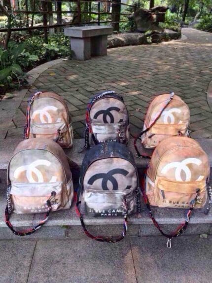 Mochila Graffiti Printed Canvas Chanel - Loja Must Have