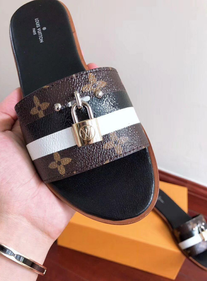 Mule Rasteira Lock It Louis Vuitton - Loja Must Have