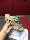 Mule Sandália Rockstud salto bloco Valentino - Loja Must Have