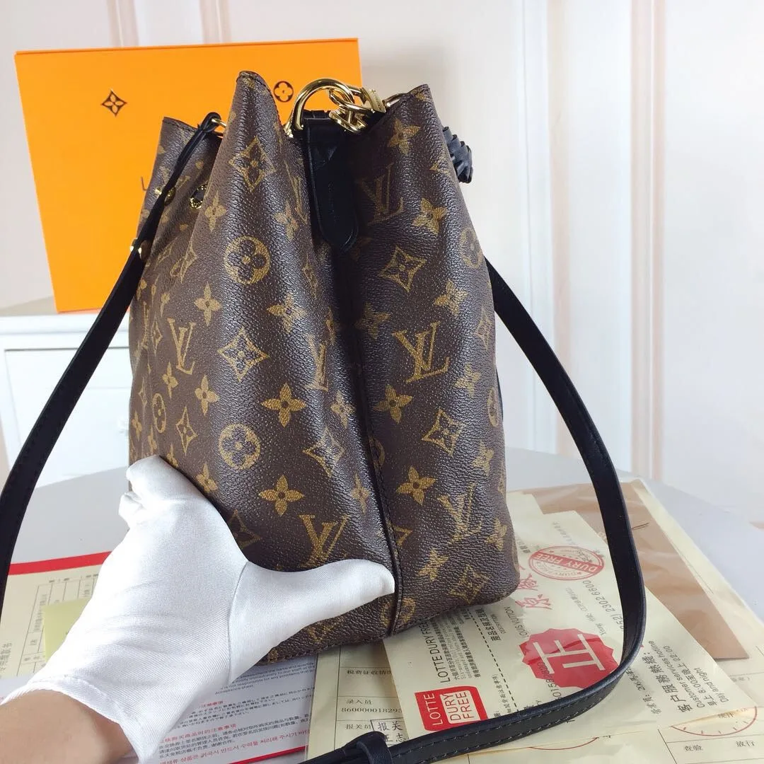 Bolsa Néonoé Monogram trançada Louis Vuitton - Loja Must Have