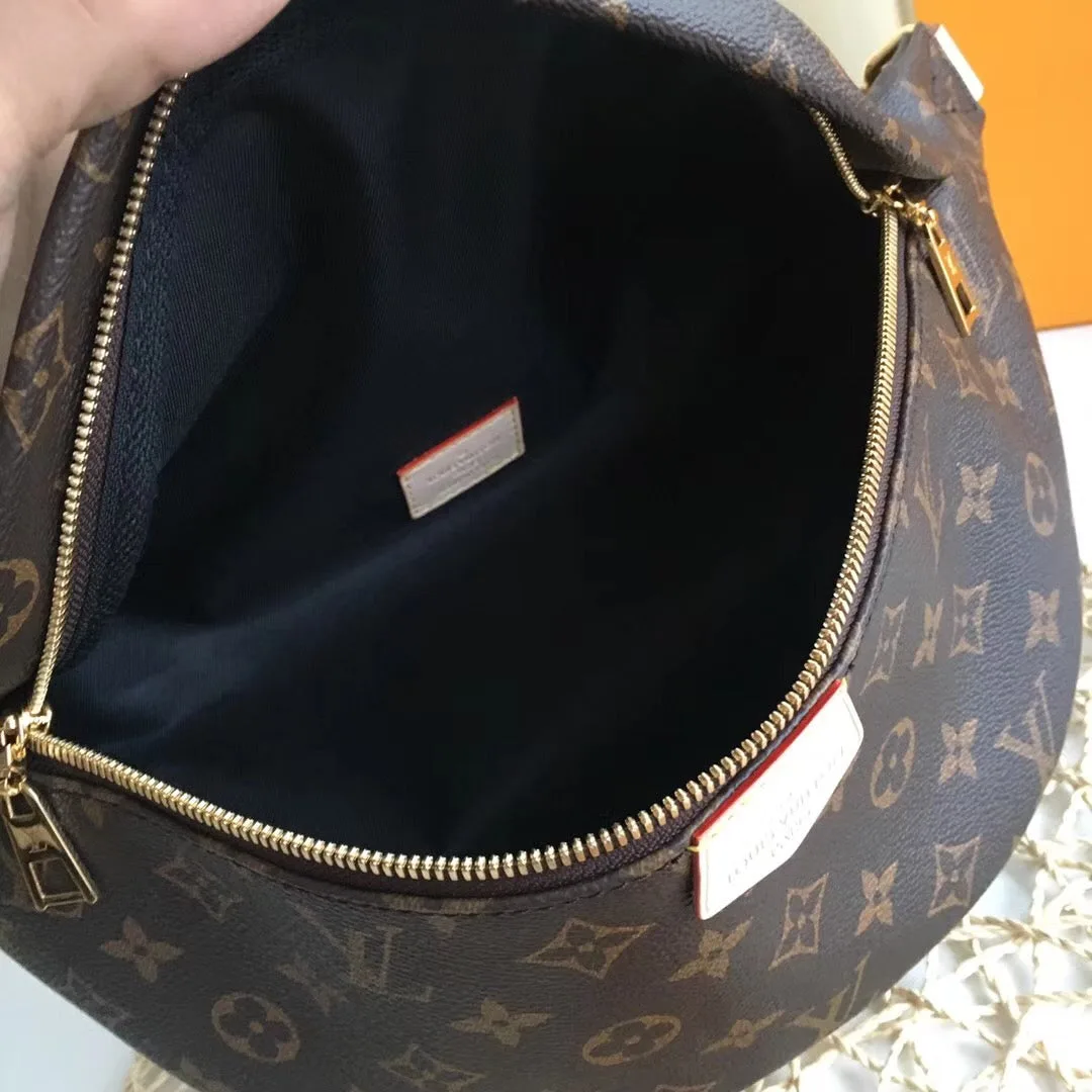 Pochete Louis Vuitton Bumbag Monogram - Loja Must Have