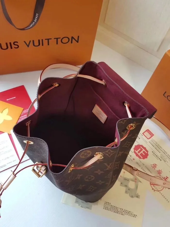 Mochila Louis Vuitton Montsouris - Loja Must Have