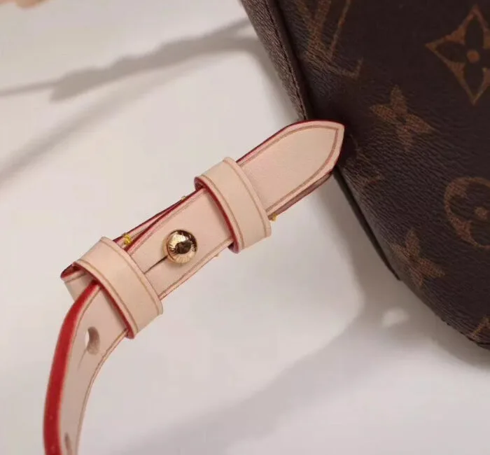 Mochila Louis Vuitton Montsouris - Loja Must Have