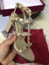 Sandália Valentino salto bloco matte leather Rockstud - Loja Must Have