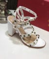 Sandália Valentino salto bloco matte leather Rockstud - Loja Must Have