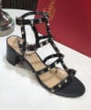 Sandália Valentino salto bloco matte leather Rockstud - Loja Must Have