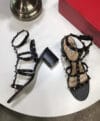 Sandália Valentino salto bloco matte leather Rockstud - Loja Must Have