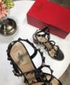 Sandália Valentino salto bloco matte leather Rockstud - Loja Must Have